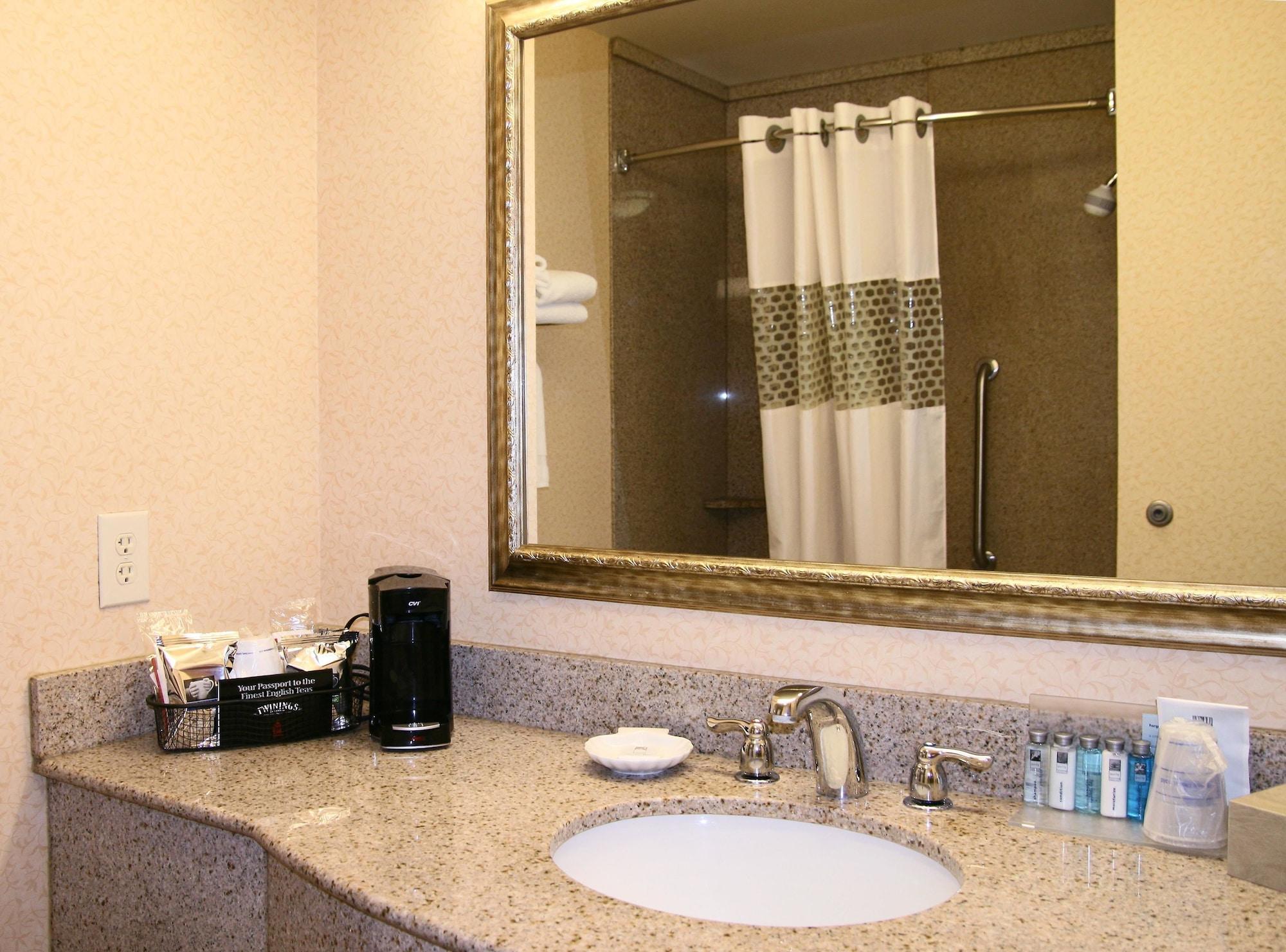 Hampton Inn Pittsburgh Area-Beaver Valley-Center Township Monaca Room photo