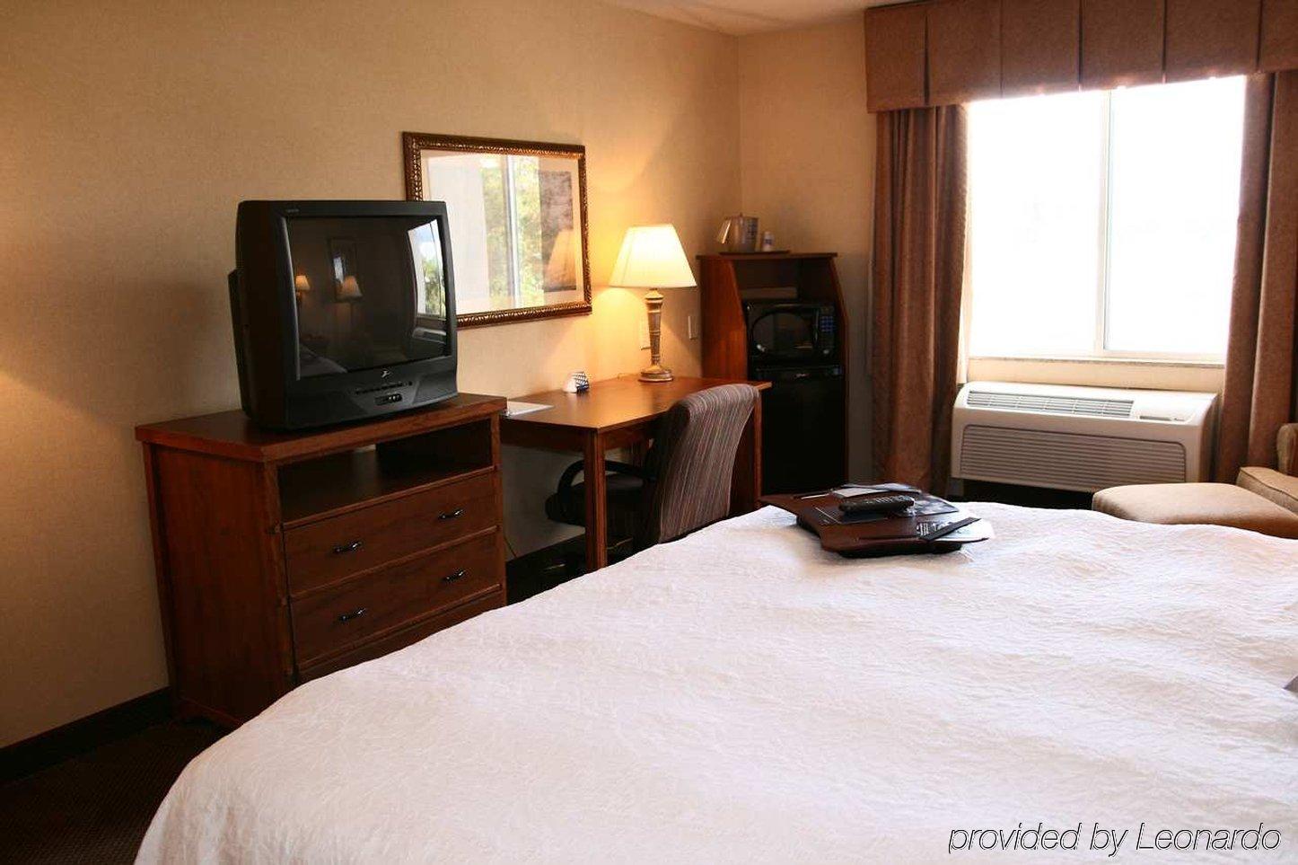 Hampton Inn Pittsburgh Area-Beaver Valley-Center Township Monaca Room photo