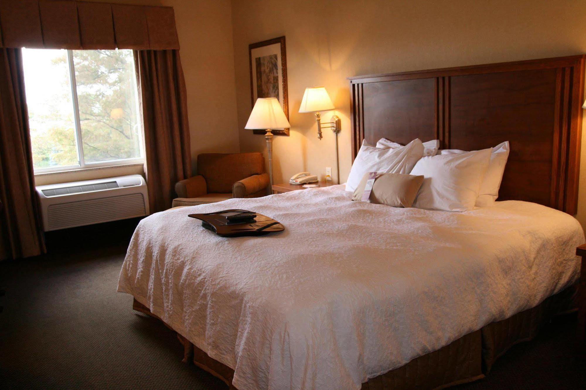 Hampton Inn Pittsburgh Area-Beaver Valley-Center Township Monaca Room photo