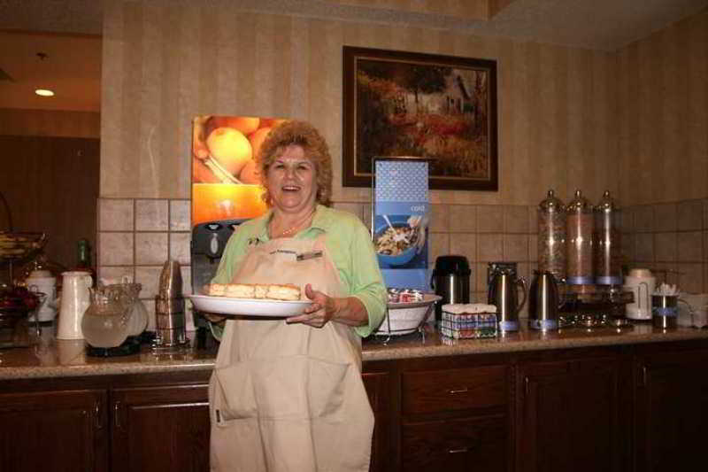 Hampton Inn Pittsburgh Area-Beaver Valley-Center Township Monaca Restaurant photo
